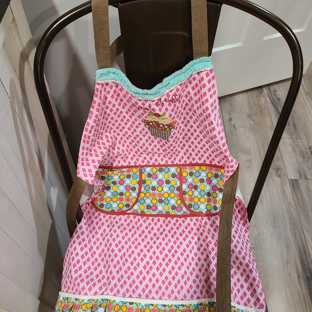 π§π§NEWπ§π§SUPER CUTE!! Sweet Stuff Cupcake Apron for young girl cookers π§π§ - Picture 5 of 16